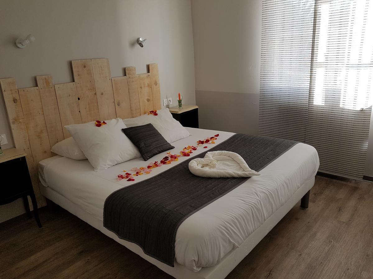 Logis Le Nid Du Pont De Gau Aparthotel แซ็งต์-มารี-เดอ-ลา-แมร์ ภายนอก รูปภาพ